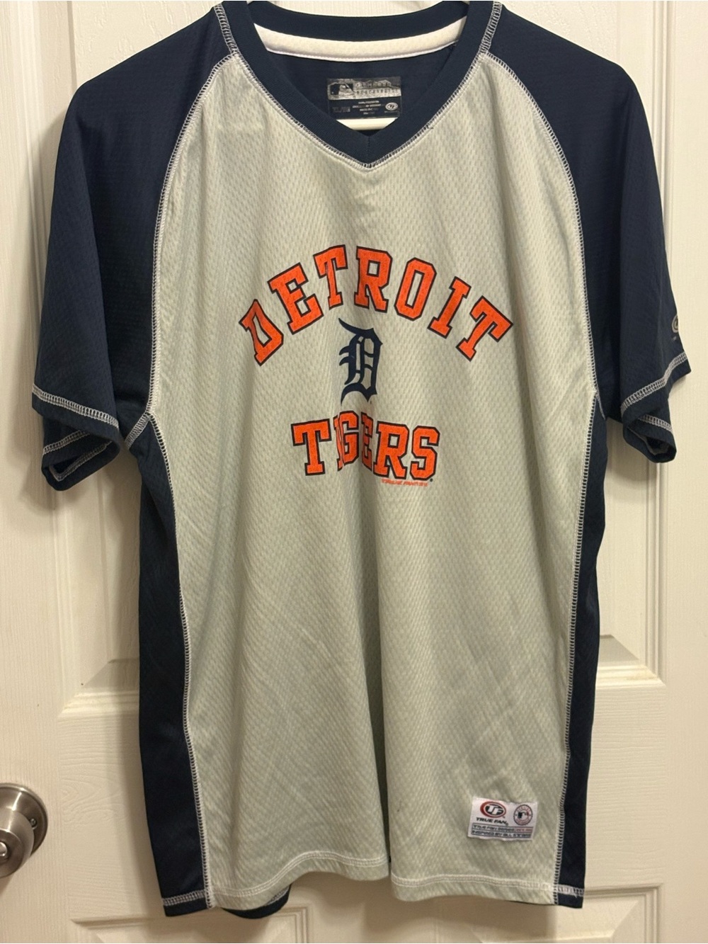 Genuine Merchandise Detroit Tigers Navy and Gray Jersey Shirt